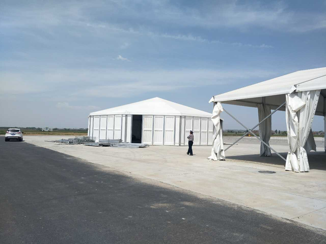 एल्यूमिनियम मिश्र धातु फ़्रेम आउटडोर अनुप्रयोग प्रदर्शनी गोदाम कार्यक्रम पार्टी विवाह पारदर्शी कांच की दीवार एल्यूमिनियम तम्बू का उपयोग करें