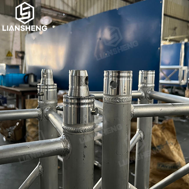 हॉट सेल आउटडोर कॉन्सर्ट स्टेज पोडियम लिफ्टिंग ट्रस सिस्टम के साथ अनुकूलित एल्यूमीनियम ट्रस डिजाइन